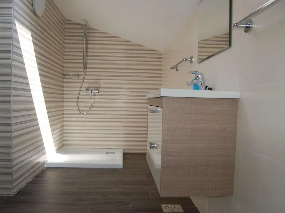 Modern Holiday Home With Terrace Veli Rat
