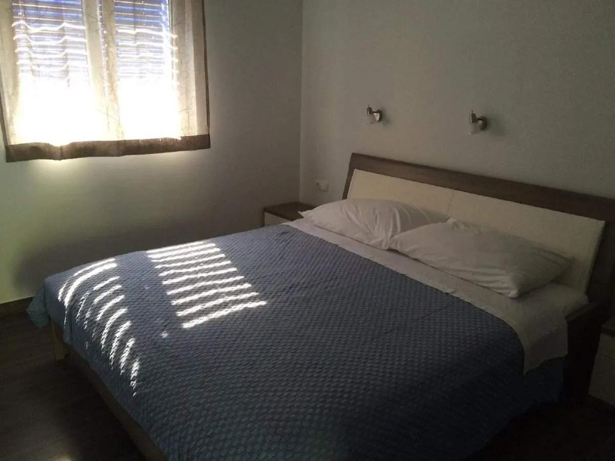 Modern Holiday Home With Terrace Veli Rat